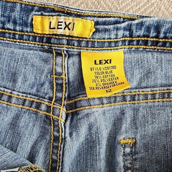 Lexi Denim Shorts Bermuda Size 12 (W34 L16) Medium Wash Embroidered Back Pocket - Picture 11 of 12